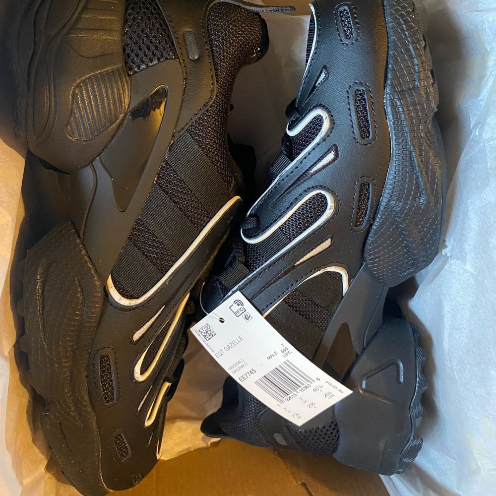 EQT GAZELLE SNEAKERS BLACK BRAND NEW